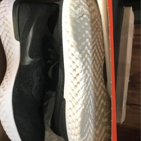 Nike Epic React Flyknit 2 - Men's Size 11 - Picture 4 of 5